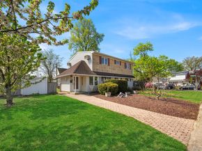 2 Bent Lane, Levittown NY 11756