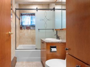 2 Bent Lane, Levittown NY 11756