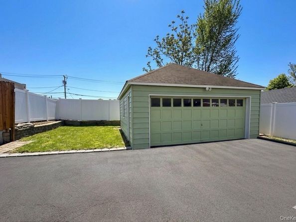 4 Davis Avenue, Port Washington NY 11050