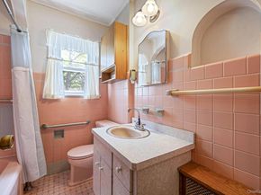 8 Maple Lane, New Hyde Park NY 11040