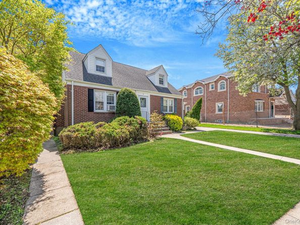 8 Maple Lane, New Hyde Park NY 11040