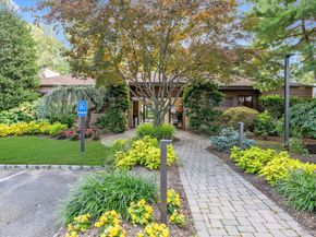 47 Northgate Circle, Melville NY 11747