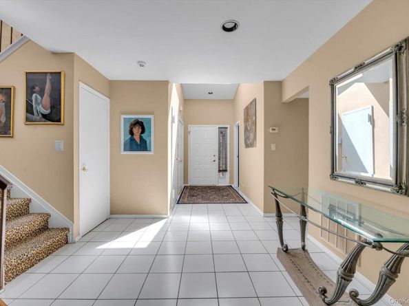 47 Northgate Circle, Melville NY 11747