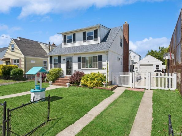 646 Benris Avenue, Franklin Square NY 11010
