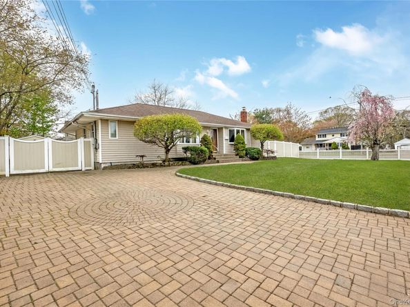 2 Seley Cross, Islip Terrace NY 11752