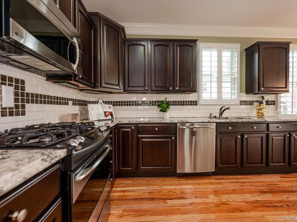 6 Villa Promenade, Bay Shore NY 11706