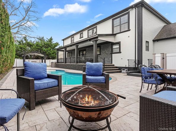 250 N 5th Street, Lindenhurst NY 11757