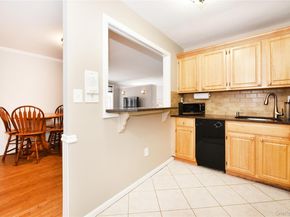 370 W Broadway 4Y, Long Beach NY 11561