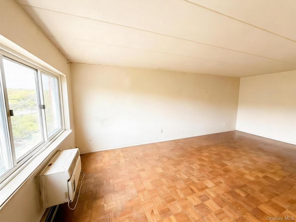 370 Central Park Avenue 4H, Scarsdale NY 10583