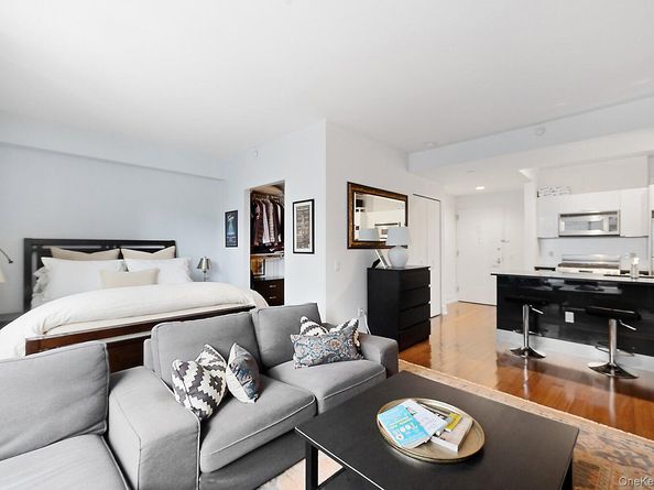 350 W 42ND Street 10H, New York (Manhattan) NY 10036