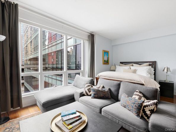 350 W 42ND Street 10H, New York (Manhattan) NY 10036