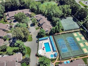 41 E View Court, Jericho NY 11753