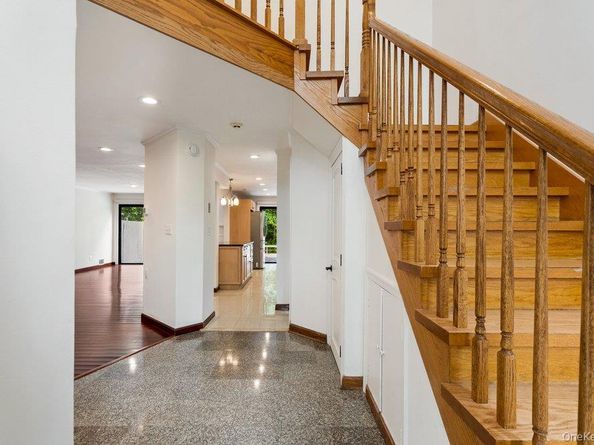 41 E View Court, Jericho NY 11753