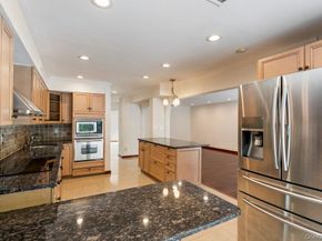 41 E View Court, Jericho NY 11753