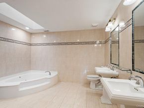 41 E View Court, Jericho NY 11753