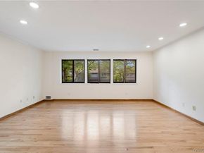 41 E View Court, Jericho NY 11753