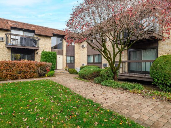 85 Riverside Avenue APT E8, Stamford CT 06905