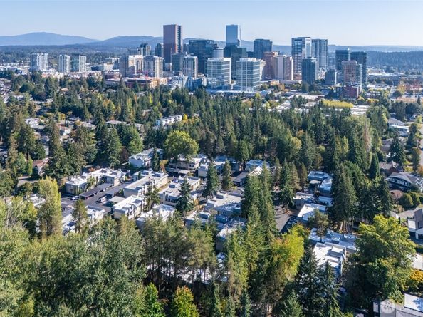 1622 103rd Place NE L2, Bellevue WA 98004
