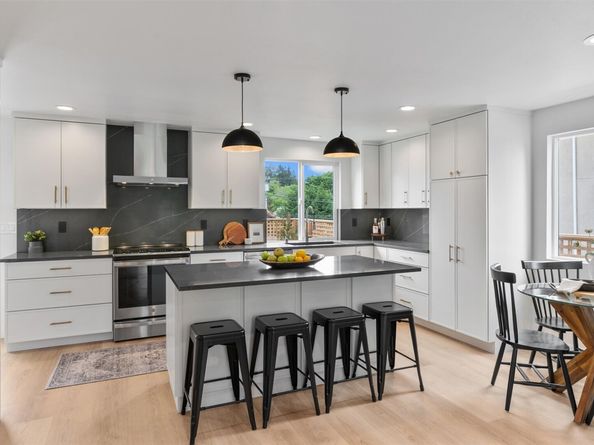 4257 W 33rd Ave W 1, Seattle WA 98199