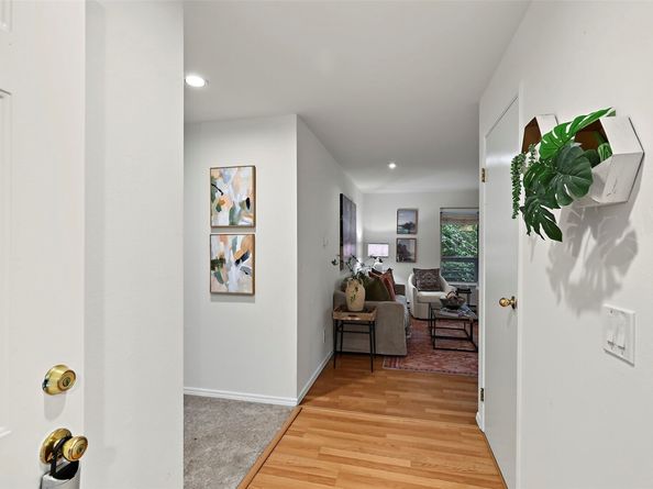 9912 NE 142nd Place B 302, Kirkland WA 98034