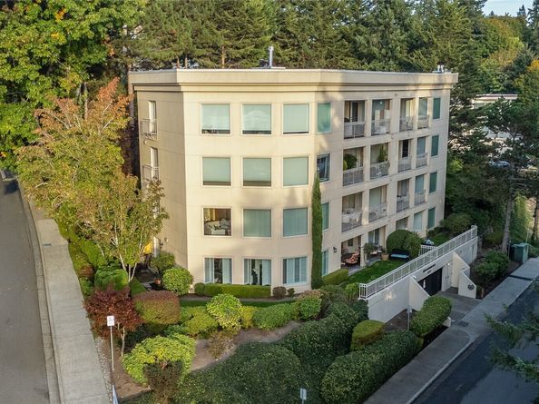 10000 Meydenbauer Way SE 5, Bellevue WA 98004