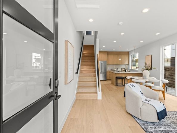 4326 Woodlawn Avenue N A, Seattle WA 98103