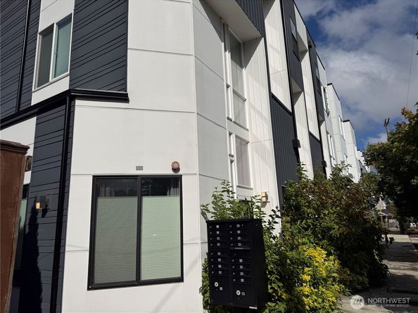 6317 34th Avenue, Seattle WA 98126