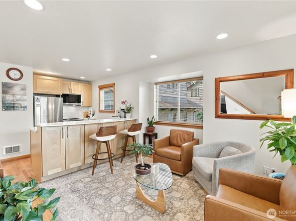 5252 12th Avenue NE B, Seattle WA 98105