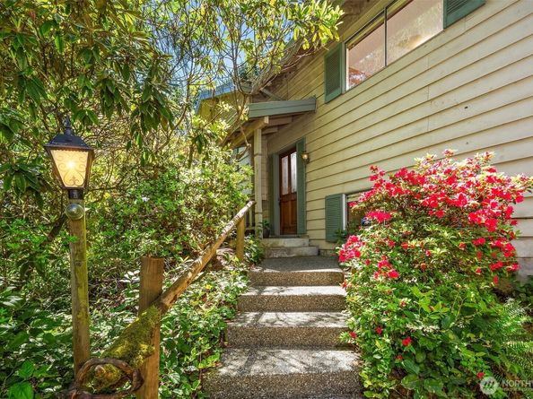10218 SW Tillicum Lane, Vashon WA 98070