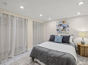 902 22nd Avenue, Seattle WA 98122