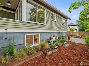 902 22nd Avenue, Seattle WA 98122