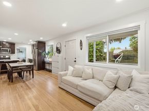 15504 25th Avenue NE, Shoreline WA 98155