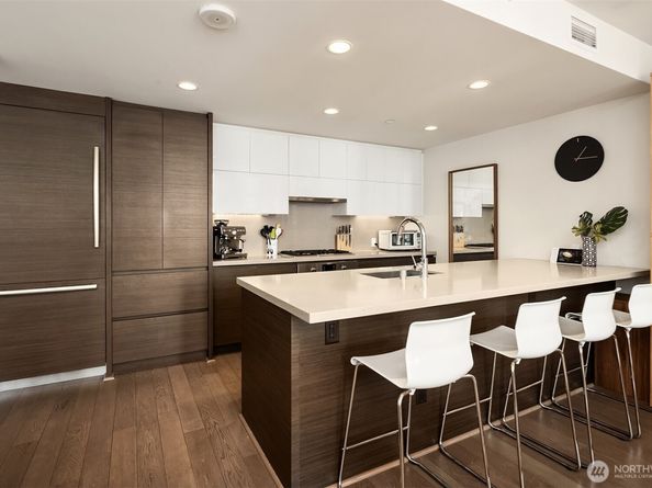 583 Battery Street 702N, Seattle WA 98121