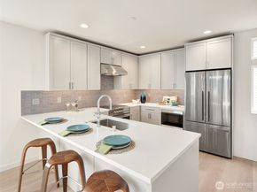 1411 B N 48th Street, Seattle WA 98103