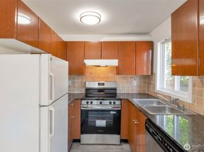 19712 50 Avenue W 1, Lynnwood WA 98036
