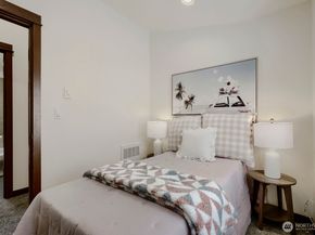 9519 8th Avenue NW B, Seattle WA 98117