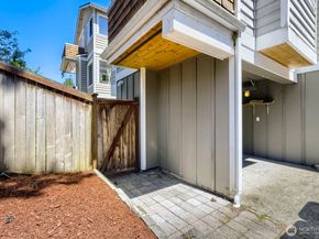 9519 8th Avenue NW B, Seattle WA 98117