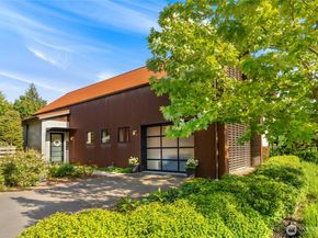 4670 Flying Goat Avenue NE, Bainbridge Island WA 98110