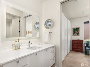 4670 Flying Goat Avenue NE, Bainbridge Island WA 98110