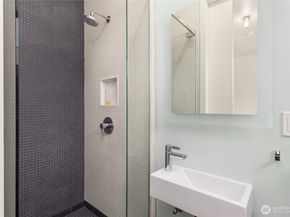 4670 Flying Goat Avenue NE, Bainbridge Island WA 98110