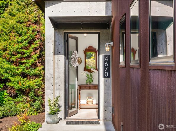 4670 Flying Goat Avenue NE, Bainbridge Island WA 98110
