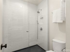 4670 Flying Goat Avenue NE, Bainbridge Island WA 98110