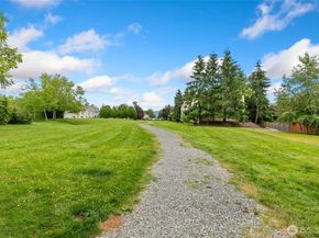551 241st Lane SE, Sammamish WA 98074
