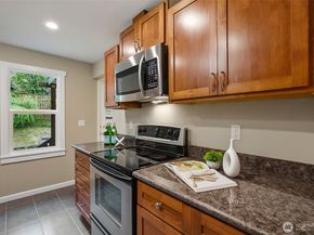 8800 Ravenna Avenue NE, Seattle WA 98115