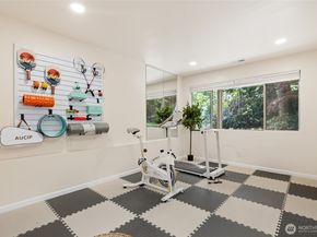 16559 SE 45th Place, Bellevue WA 98006
