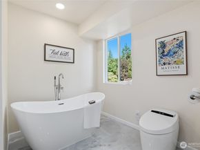 16559 SE 45th Place, Bellevue WA 98006