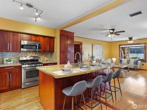 4701 NE Shore Place, Lake Forest Park WA 98155