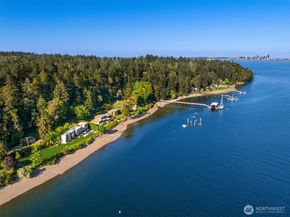 10555 NE Seaborn Road, Bainbridge Island WA 98110
