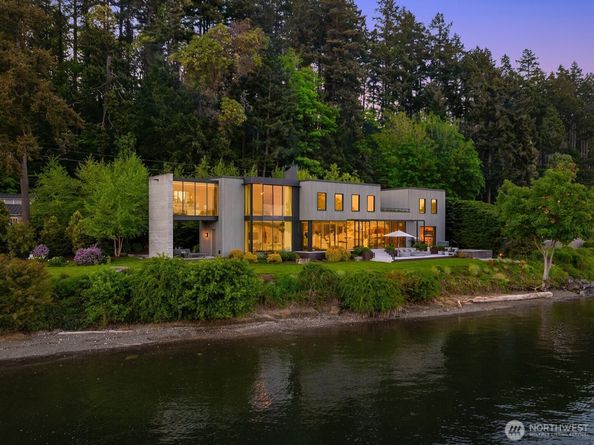 10555 NE Seaborn Road, Bainbridge Island WA 98110