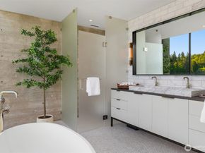 10555 NE Seaborn Road, Bainbridge Island WA 98110